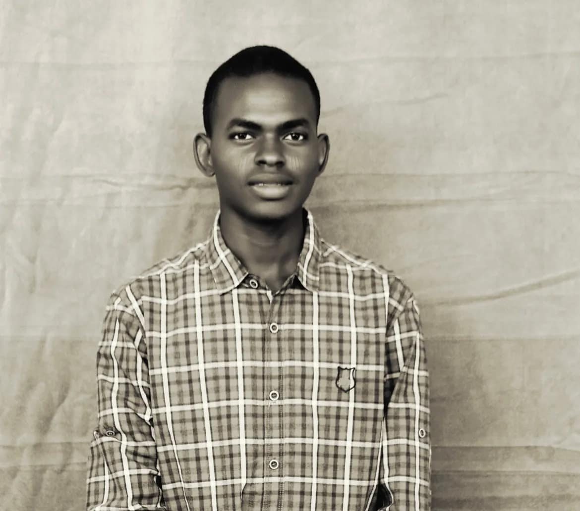 Yahuza Abdulkadir reads Dead Men on The Poetry Experience