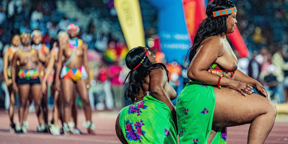 Vivid Colours of Culture Unfold in Sarkin Foto’s Calabar Festival Photos