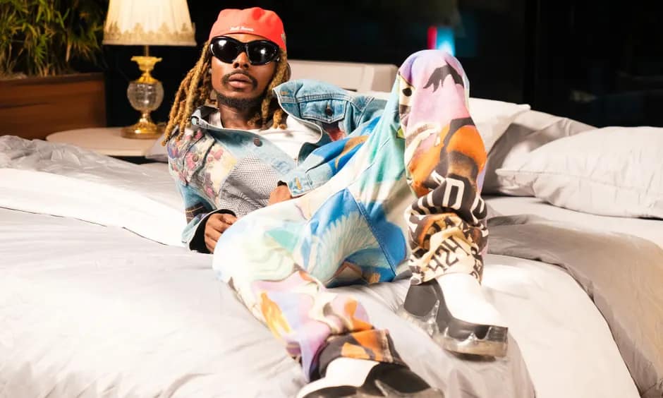 In Sophomore Album, Asake Pays Homage to Jean-Michel Basquiat with Art by Ayanfe Olarinde In Sophomore Album, Asake Pays Homage to Jean-Michel Basquiat with Art by Ayanfe Olarinde